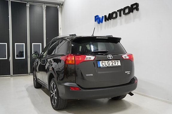 Toyota RAV4 4 of 23
