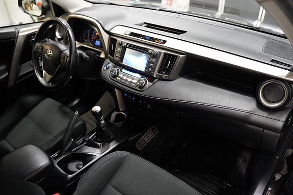 Toyota RAV4 8 of 23