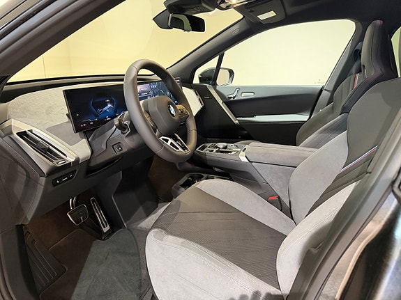BMW iX 4 of 14