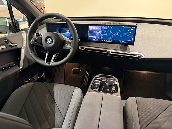 BMW iX 8 of 14