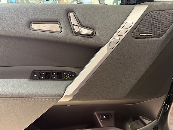 BMW iX 7 of 14