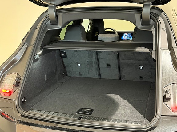 BMW iX 12 of 14