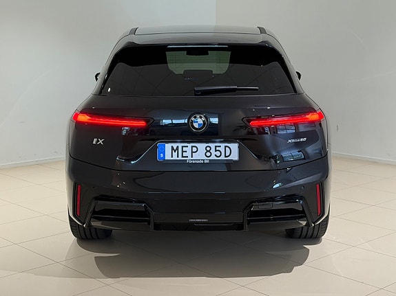 BMW iX 14 of 14