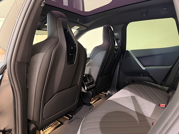 BMW iX 11 of 14
