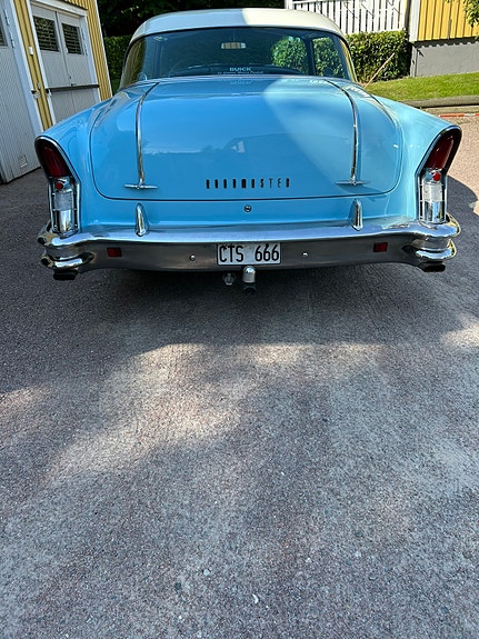 Buick Roadmaster 4 of 7