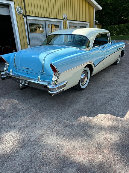 Buick Roadmaster 2 of 7