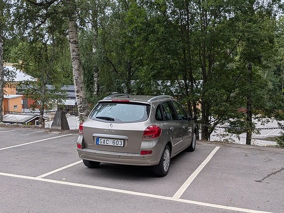 Renault Clio 2 of 6