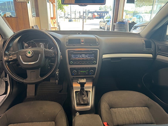 Skoda Octavia 8 of 14