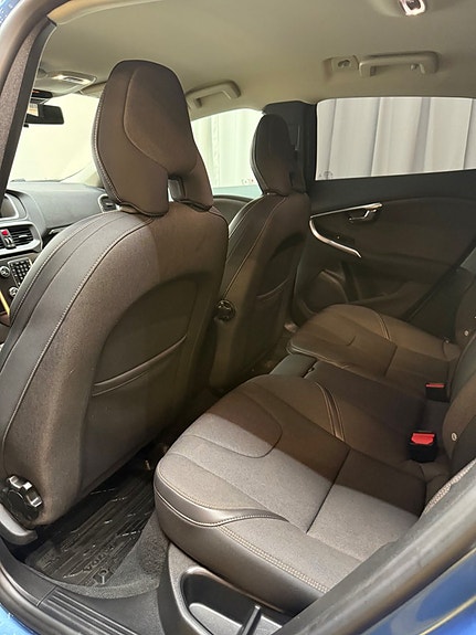 Volvo V40 Cross Country 6 of 11