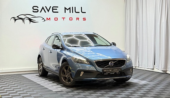 Volvo V40 Cross Country 2 of 11