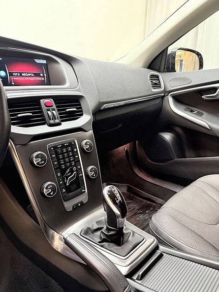 Volvo V40 Cross Country 8 of 11