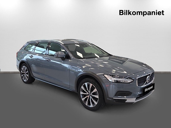 Volvo V90 Cross Country 3 of 16