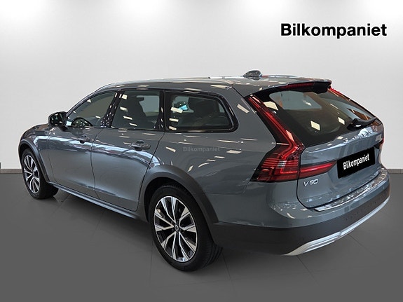 Volvo V90 Cross Country 6 of 16