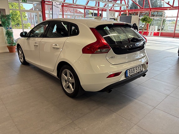 Volvo V40 3 of 12