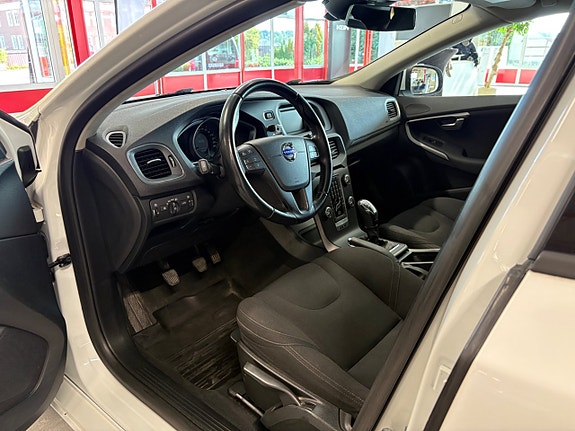 Volvo V40 8 of 12