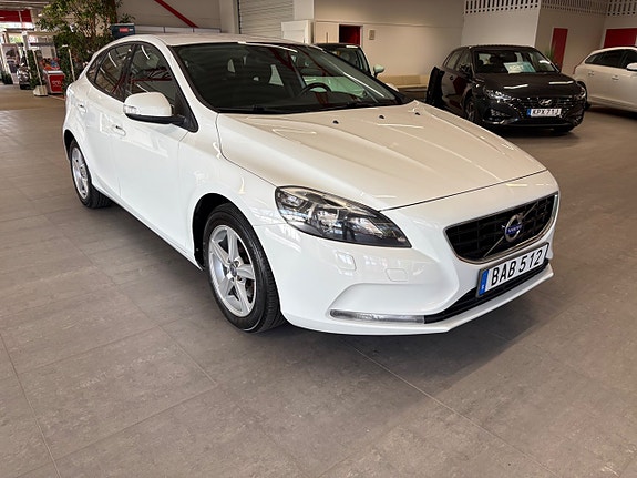 Volvo V40 7 of 12