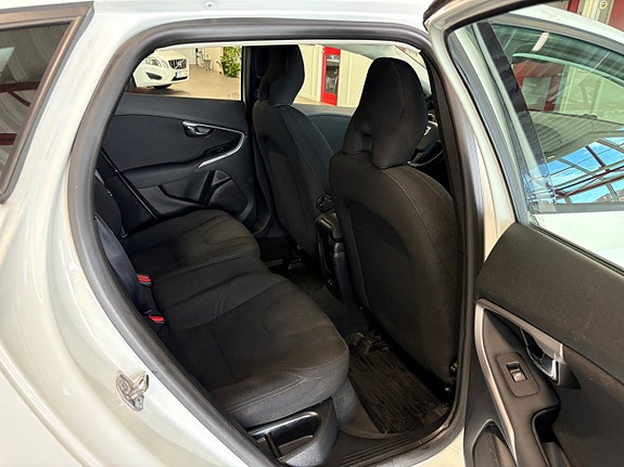 Volvo V40 11 of 12
