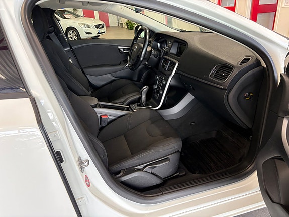 Volvo V40 12 of 12