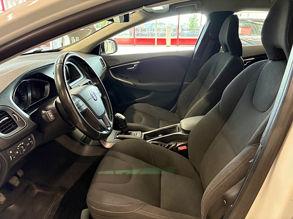 Volvo V40 9 of 12