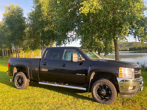 Chevrolet Silverado 2500 2 of 13