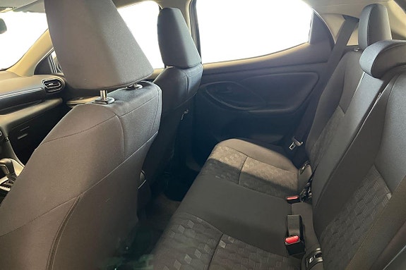 Toyota Yaris 13 of 21