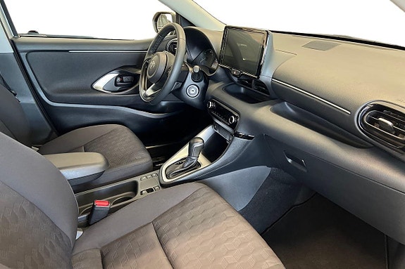 Toyota Yaris 7 of 21