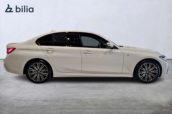BMW 320i 18 of 22