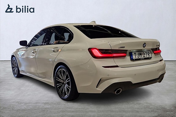 BMW 320i 2 of 22