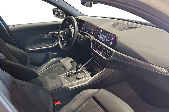 BMW 320i 7 of 22