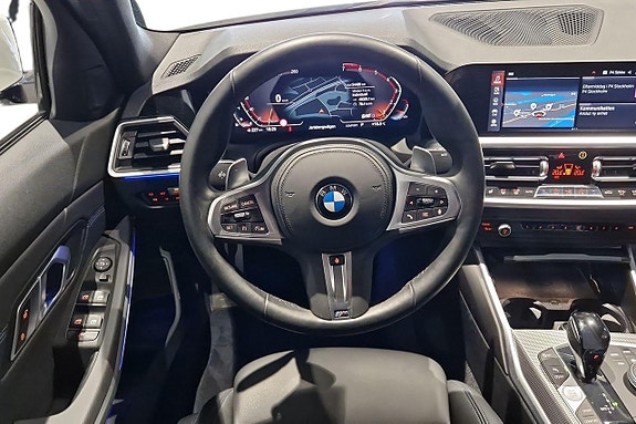 BMW 320i 11 of 22