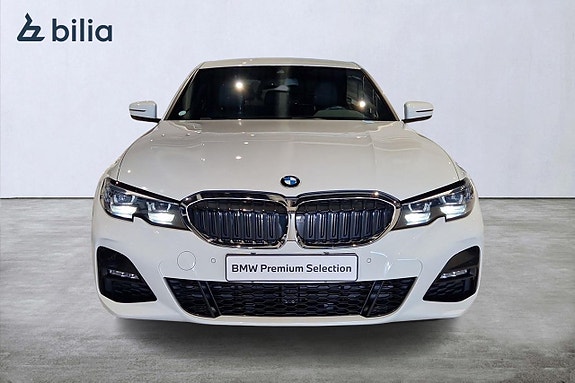 BMW 320i 6 of 22