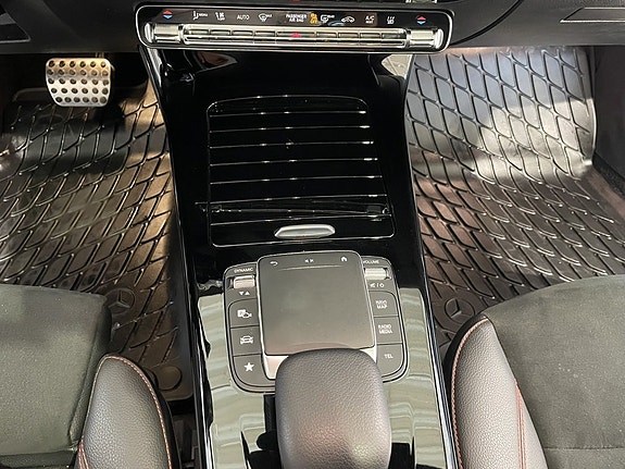 Mercedes-Benz CLA250 e 25 of 27