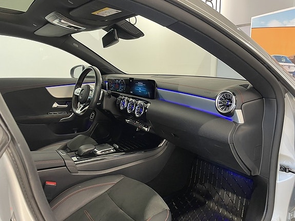 Mercedes-Benz CLA250 e 12 of 27