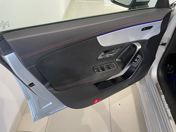 Mercedes-Benz CLA250 e 17 of 27