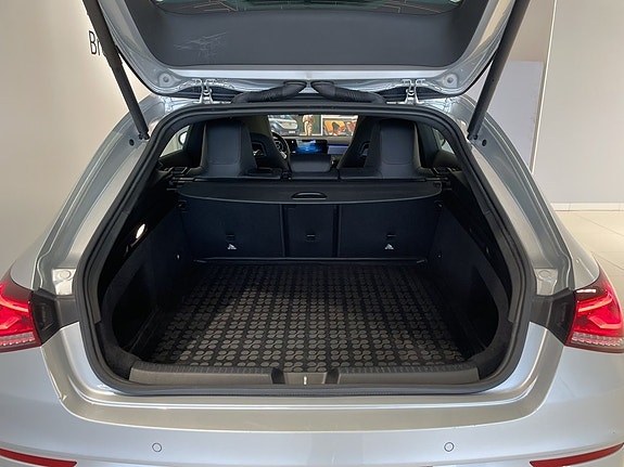 Mercedes-Benz CLA250 e 14 of 27
