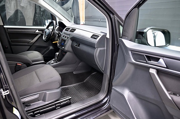 Volkswagen Caddy Maxi 11 of 22