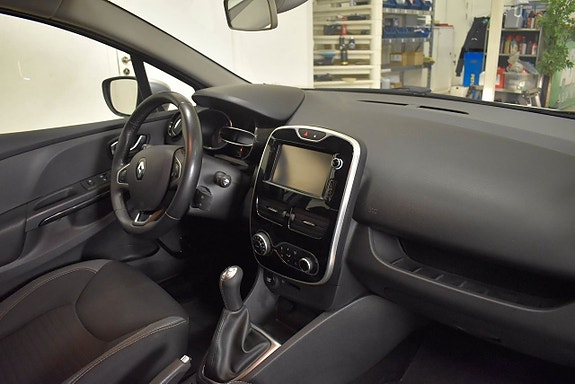 Renault Clio 14 of 16