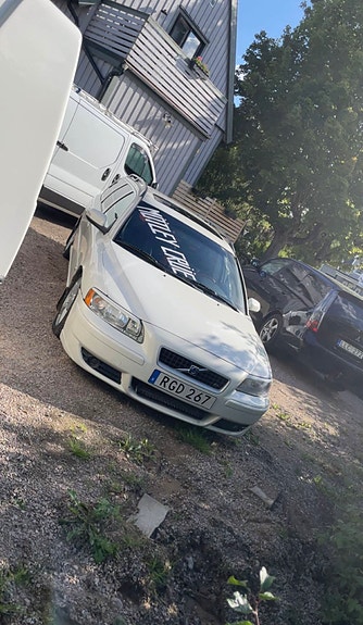 Volvo V70 3 of 3