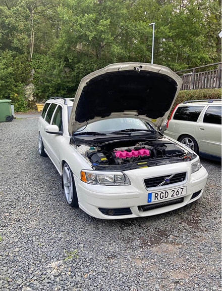Volvo V70 2 of 3