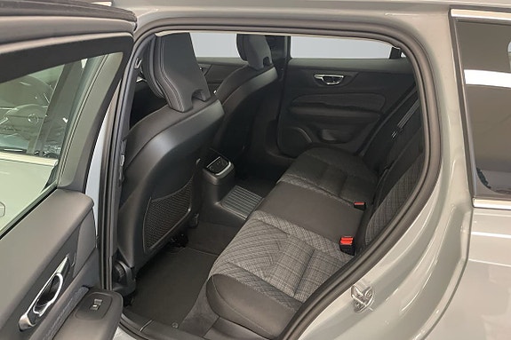 Volvo V60 13 of 16
