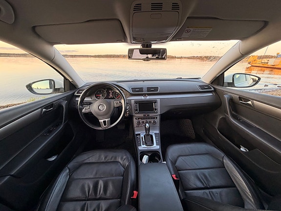 Volkswagen Passat 14 of 16