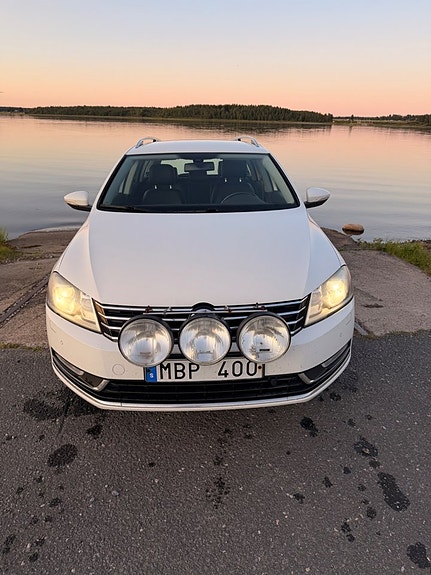 Volkswagen Passat 2 of 16
