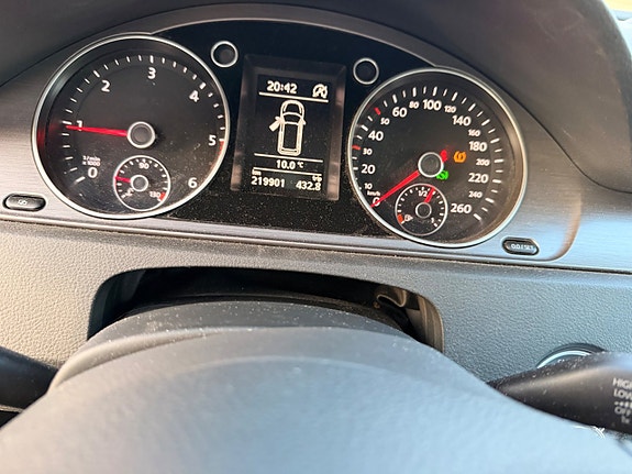 Volkswagen Passat 13 of 16