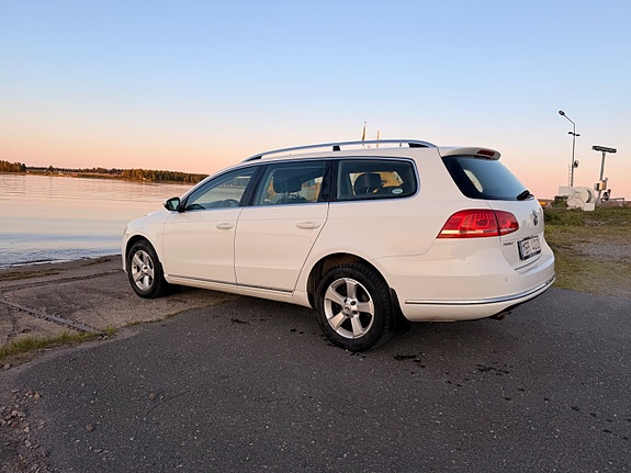 Volkswagen Passat 11 of 16