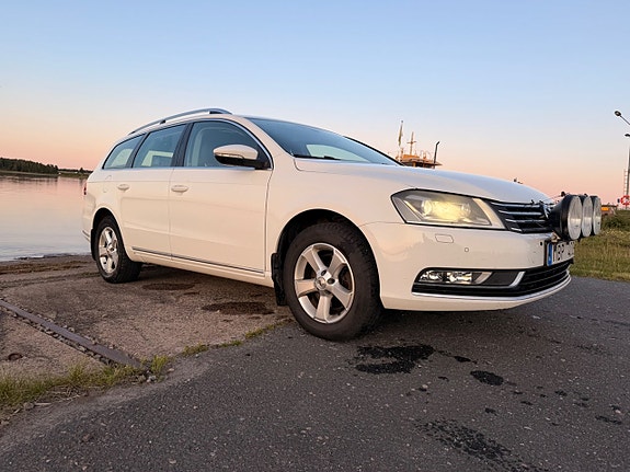 Volkswagen Passat 5 of 16