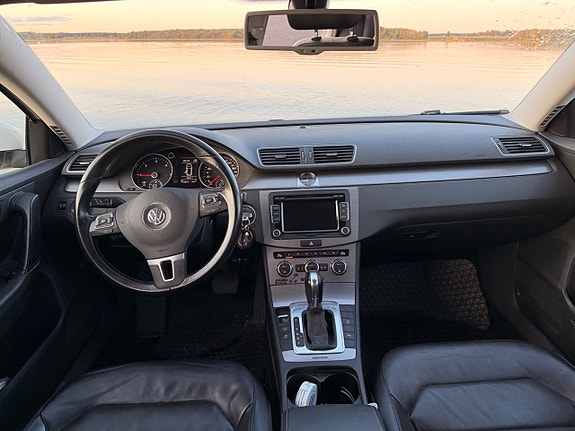 Volkswagen Passat 15 of 16