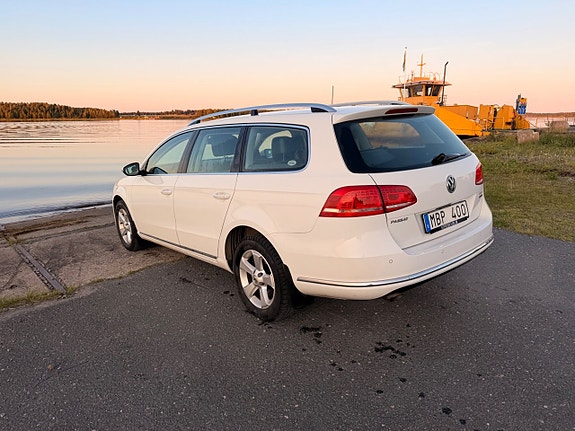 Volkswagen Passat 12 of 16