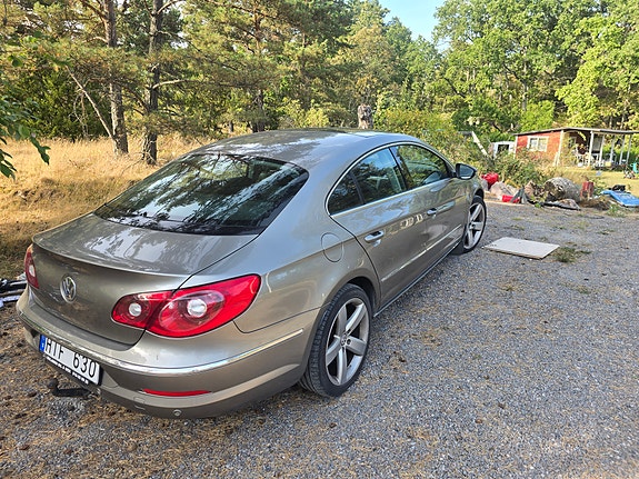 Volkswagen Passat CC 2 of 7