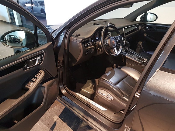 Porsche Macan S 5 of 10