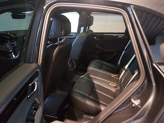 Porsche Macan S 10 of 10